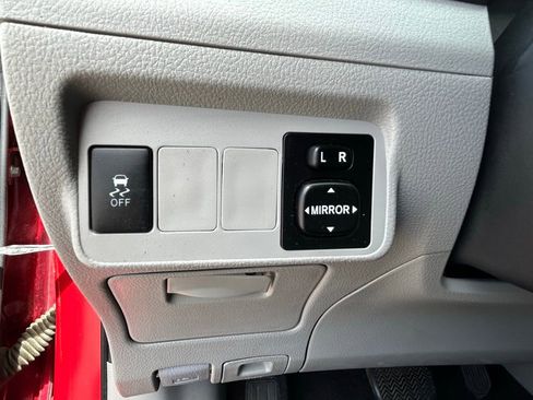 Used 2013 Toyota Corolla LE image 16