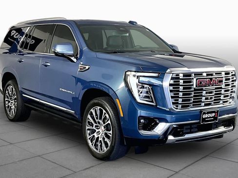 Used 2025 GMC Yukon Denali w/ Sun & Power Step Package RWD image 3