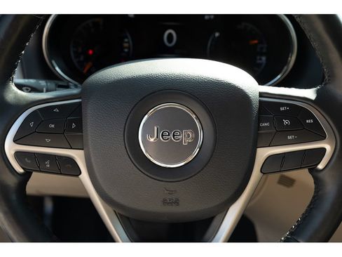 Used 2021 Jeep Grand Cherokee Laredo w/ Security & Convenience Group AWD/4WD image 18