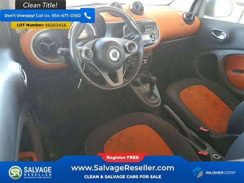 Used 2016 smart fortwo passion image 11
