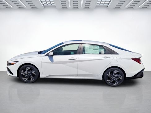 New 2026 Hyundai Elantra Limited FWD image 7