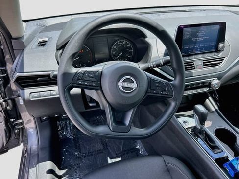 Certified 2025 Nissan Altima 2.5 S FWD image 8