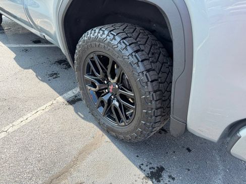 Used 2025 GMC Sierra 1500 Elevation w/ Preferred Package AWD/4WD image 10