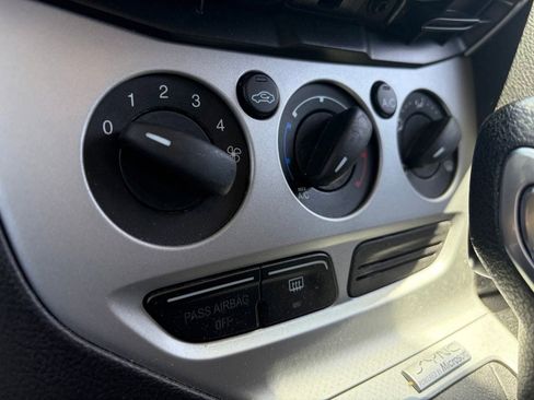 Used 2014 Ford Focus SE FWD image 9