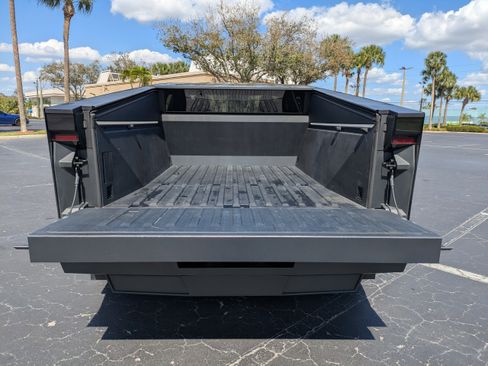 Used 2024 Tesla Cybertruck AWD Crew Cab image 10