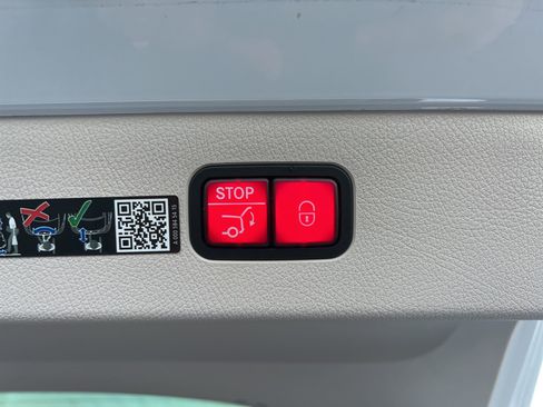 Used 2022 Mercedes-Benz EQS 450+ Sedan image 18