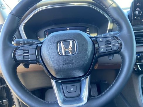 Used 2025 Honda Pilot Elite image 30