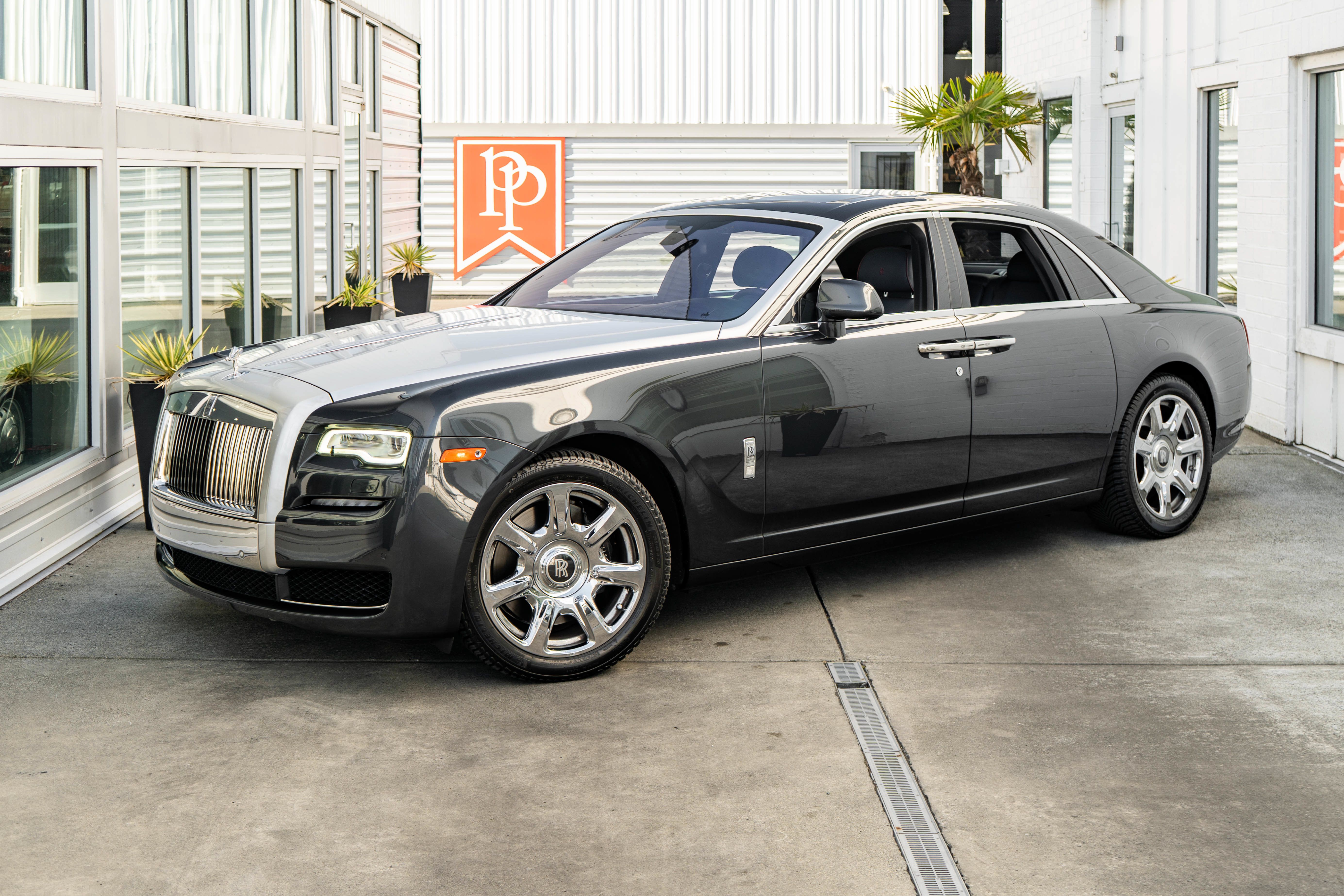 Used 2017 Rolls-Royce Ghost RWD image 2