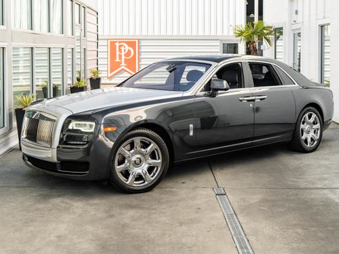 Used 2017 Rolls-Royce Ghost RWD image 2