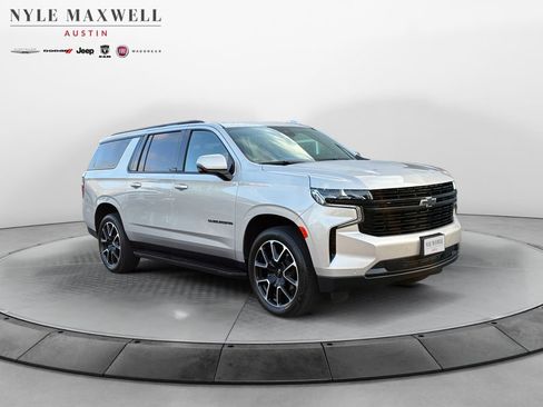 Used 2024 Chevrolet Suburban RST w/ Luxury Package AWD/4WD image 2