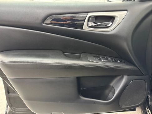 Used 2020 Nissan Pathfinder S AWD/4WD image 25