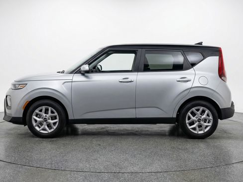 Used 2025 Kia Soul LX w/ LX Technology Package image 5
