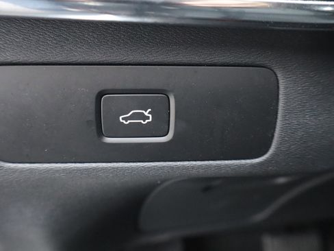 Used 2025 Volvo XC90 B6 Plus image 19