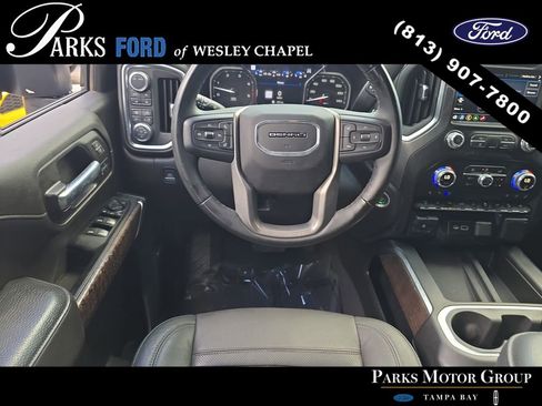 Used 2023 GMC Sierra 2500 Denali w/ Denali Black Diamond Edition AWD/4WD image 11