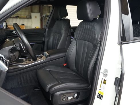 Used 2024 BMW X7 M60i AWD/4WD image 9