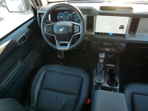 Used 2025 Ford Bronco Outer Banks image 9