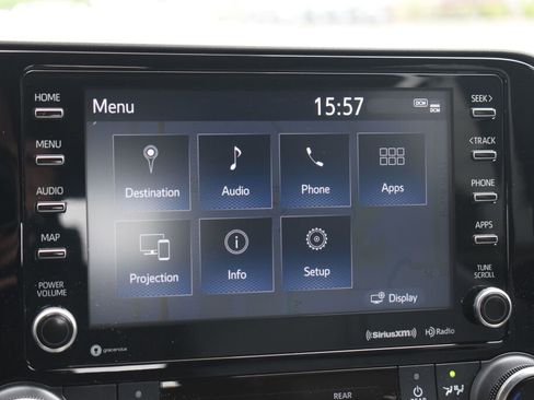 Used 2022 Toyota Highlander XLE AWD/4WD image 11