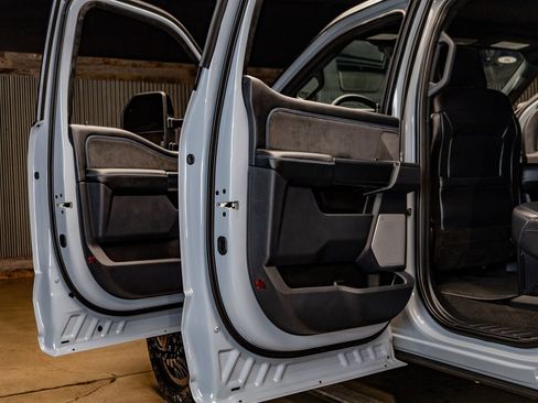 Used 2025 Ford F350 Platinum image 31