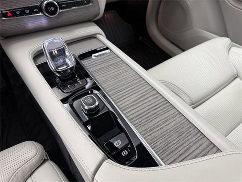 Certified 2024 Volvo XC90 T8 Ultimate w/ Protection Package Premier image 21