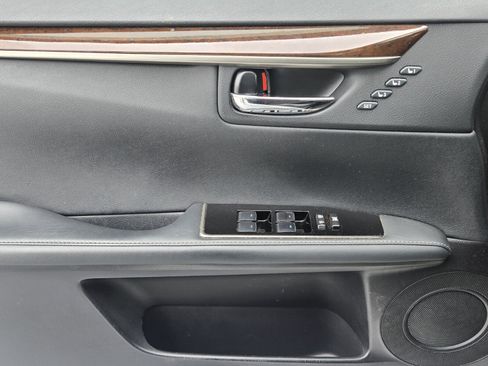 Used 2016 Lexus ES 350 w/ Navigation System Package image 29