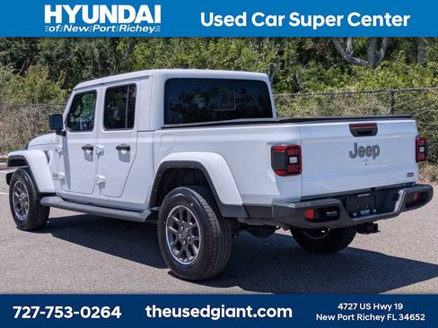 Used 2022 Jeep Gladiator Overland w/ LED Lighting Group AWD/4WD image 3