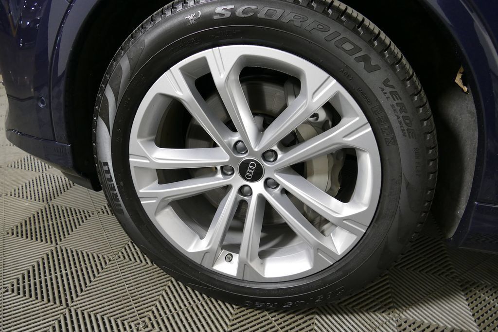 Certified 2026 Audi Q7 3.0T Premium Plus AWD/4WD image 9