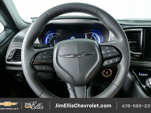 Used 2022 Chrysler Pacifica Touring-L w/ S Appearance Package FWD image 9