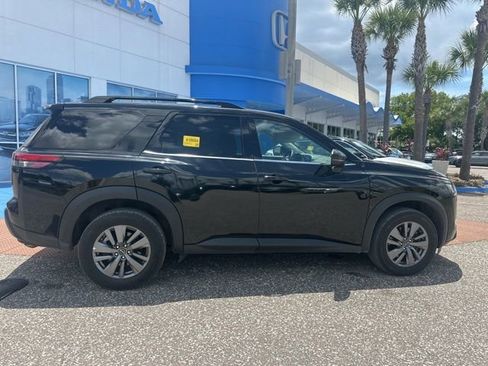 Used 2025 Nissan Pathfinder SV FWD image 42