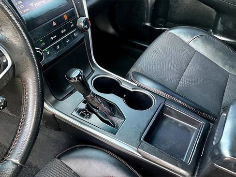 Used 2017 Toyota Camry SE image 15