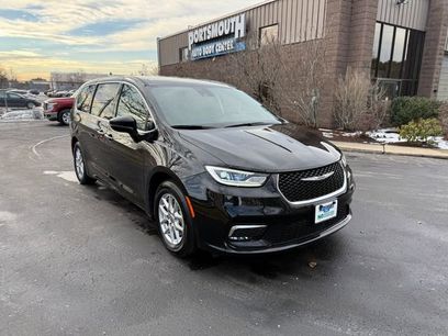 Used 2024 Chrysler Pacifica Touring-L