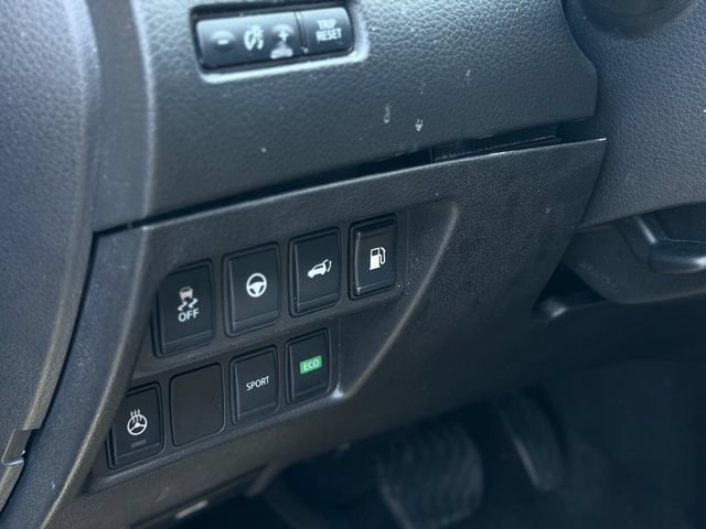Used 2018 Nissan Rogue SL w/ Premium Package FWD image 6