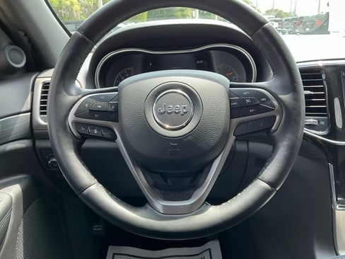 Used 2022 Jeep Grand Cherokee Laredo X RWD image 42