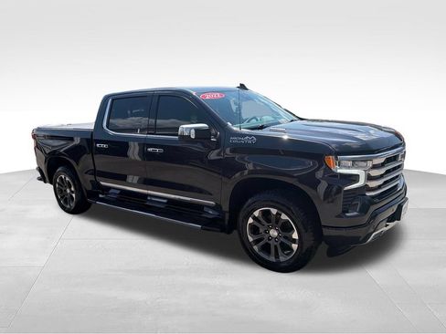 Used 2022 Chevrolet Silverado 1500 High Country w/ Technology Package AWD/4WD image 7