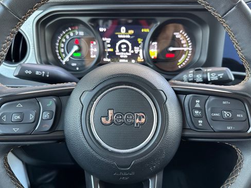 Used 2024 Jeep Wrangler Unlimited AWD/4WD image 25