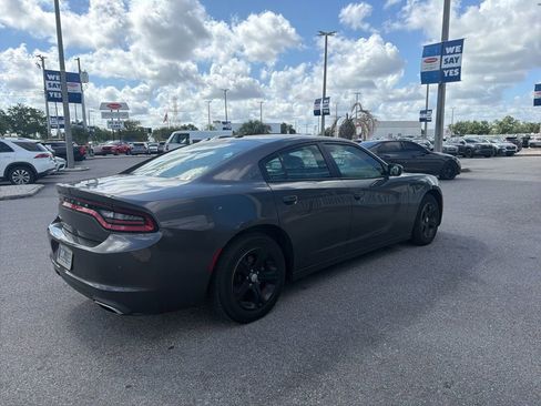 Used 2022 Dodge Charger SXT w/ Leather Interior Group RWD image 5