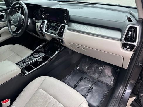 Used 2023 Kia Sorento EX w/ Panoramic Sunroof Package FWD image 9