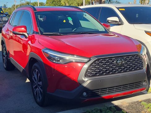 Used 2022 Toyota Corolla Cross XLE image 4