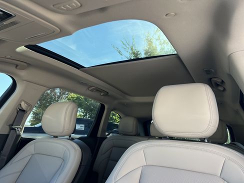 New 2025 Lincoln Nautilus Premier w/ Equipment Group 102A image 29