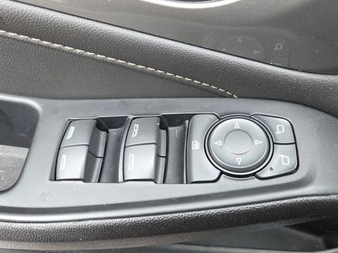 Used 2023 Chevrolet Traverse LT FWD image 27