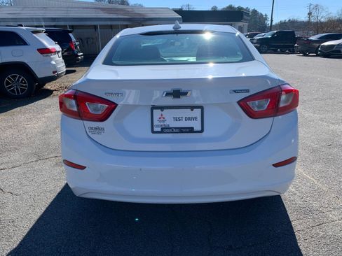 Used 2018 Chevrolet Cruze Premier image 3