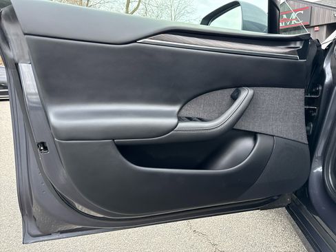 Used 2022 Tesla Model S Standard Range image 17