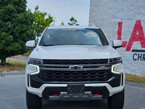 Used 2022 Chevrolet Tahoe Z71 w/ Luxury Package AWD/4WD image 2