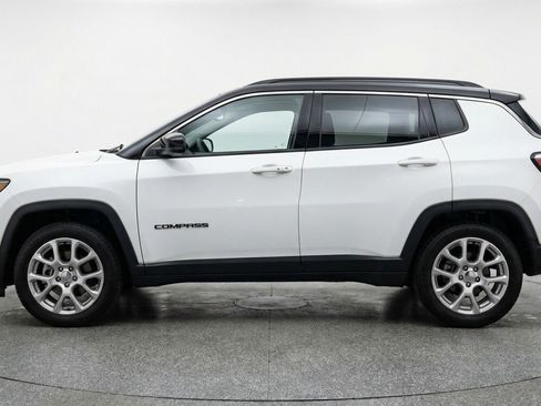 Used 2025 Jeep Compass Limited AWD/4WD image 5
