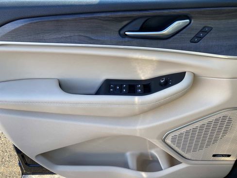 Used 2022 Jeep Grand Cherokee Limited image 24