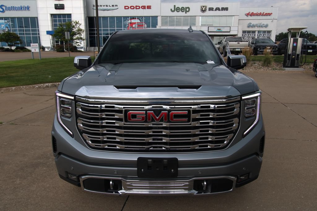 Used 2024 GMC Sierra 1500 Denali w/ Technology Package RWD image 2
