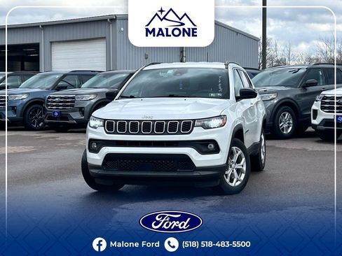 Used 2024 Jeep Compass Latitude AWD/4WD image 1