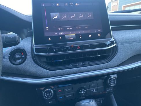 Certified 2023 Jeep Compass Sport image 33