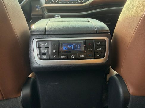 Used 2017 Toyota Highlander Limited Platinum AWD/4WD image 30