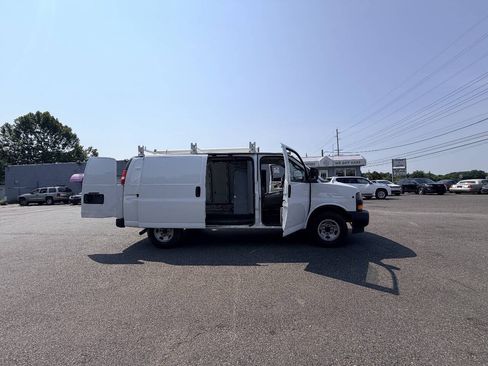 Used 2019 Chevrolet Express 3500 w/ Driver Convenience Package RWD image 8