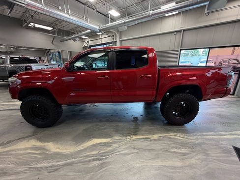 Used 2017 Toyota Tacoma SR w/ Tow Package AWD/4WD image 31